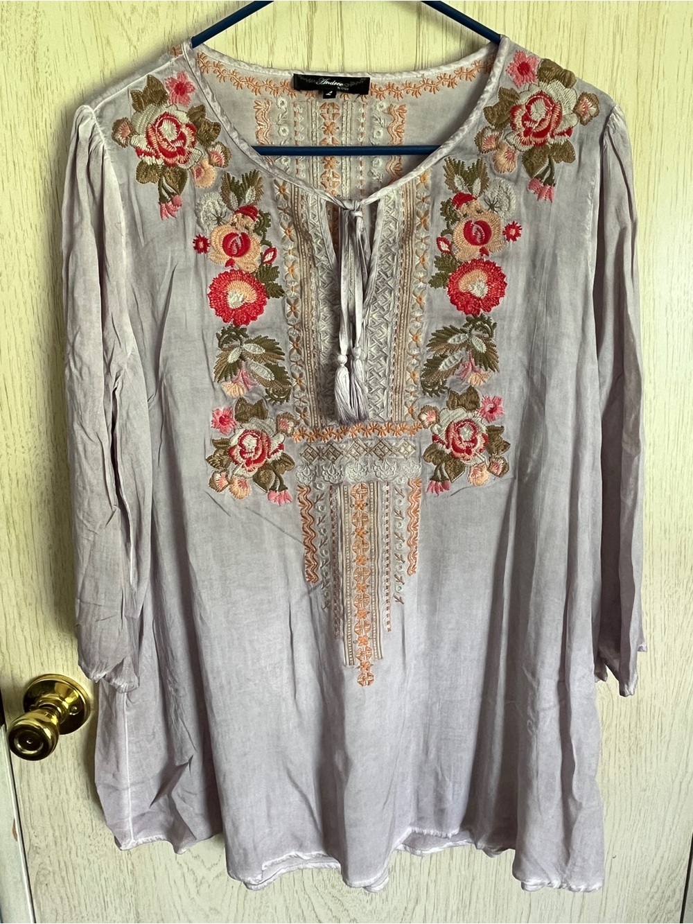 ANDREE BY UNIT Light Lavender Floral Embroidered Peasant Top